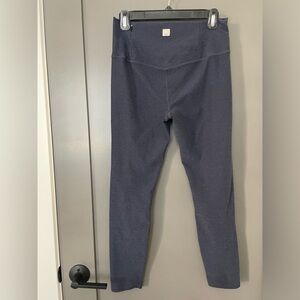 Vuori women’s blue heather athletic/athleisure leggings, size L